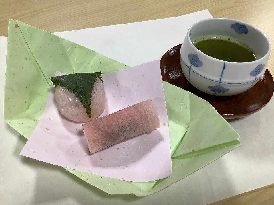 おやつ　桜餅