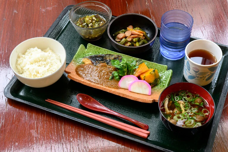 施設で提供する食事の一例